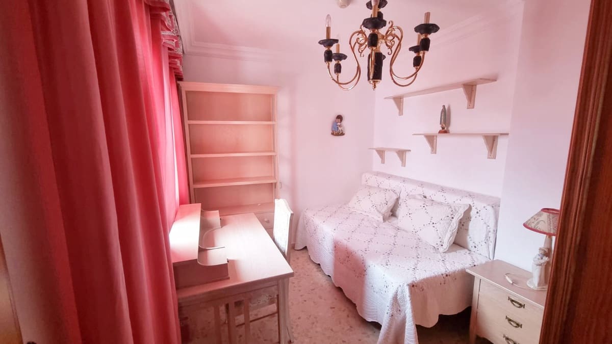 5 quarto Casa em Banda para venda em Estepona - 960 000 € (Ref: 8211888)