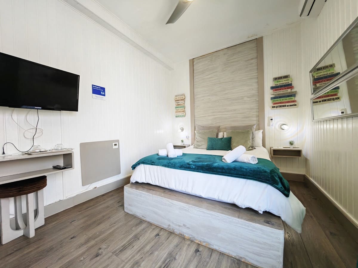 8 bedroom Villa for sale in Marbella - € 1,700,000 (Ref: 8305499)