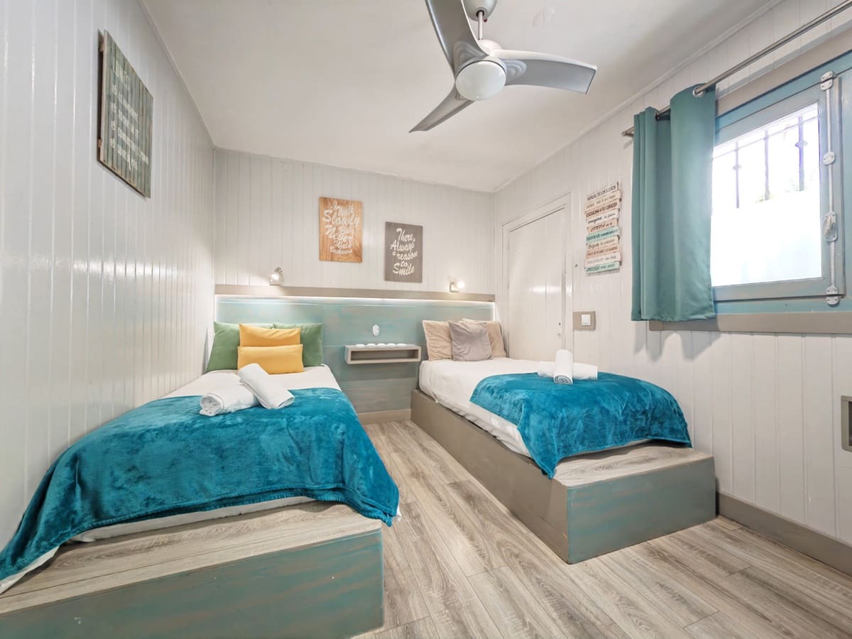 8 bedroom Villa for sale in Marbella - € 1,700,000 (Ref: 8305499)