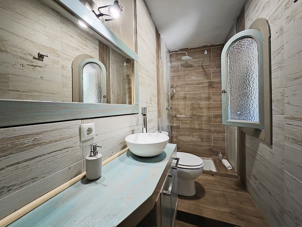 8 bedroom Villa for sale in Marbella - € 1,700,000 (Ref: 8305499)