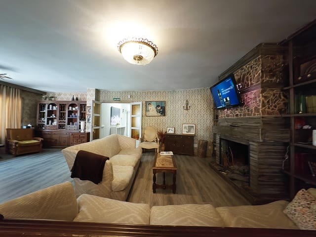 Chalet de 8 habitaciones en Marbella en venta - 1.700.000 € (Ref: 8305499)