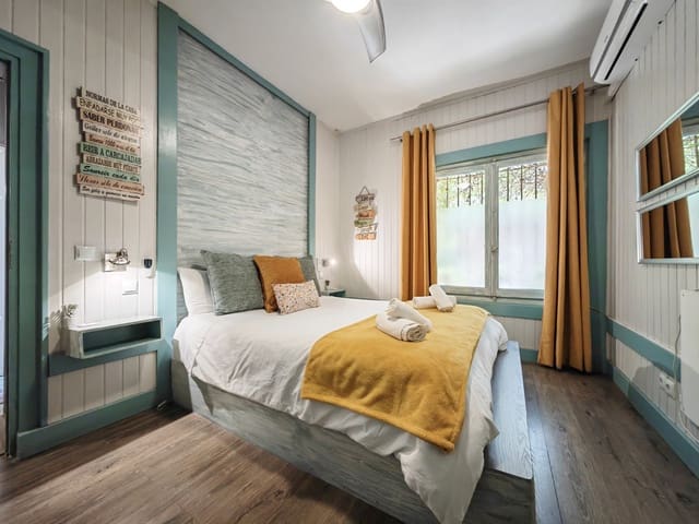 Chalet de 8 habitaciones en Marbella en venta - 1.700.000 € (Ref: 8305499)