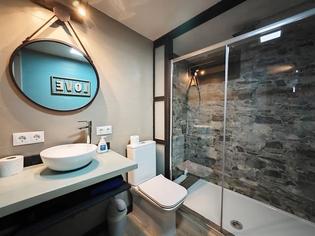 Chalet de 8 habitaciones en Marbella en venta - 1.700.000 € (Ref: 8305499)