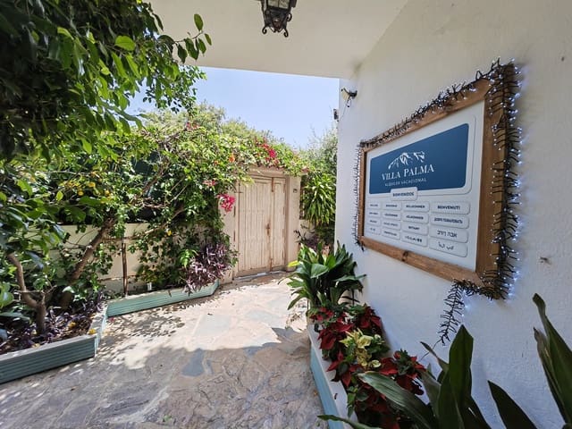 Chalet de 8 habitaciones en Marbella en venta - 1.700.000 € (Ref: 8305499)