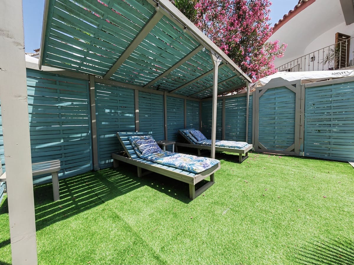 8 bedroom Villa for sale in Marbella - € 1,700,000 (Ref: 8305499)