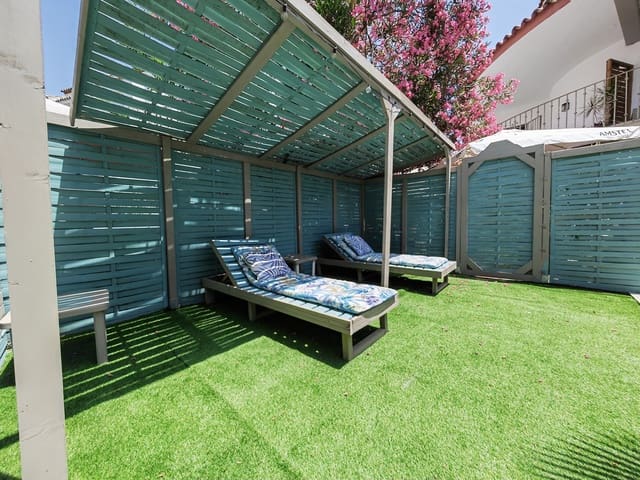 Chalet de 8 habitaciones en Marbella en venta - 1.700.000 € (Ref: 8305499)