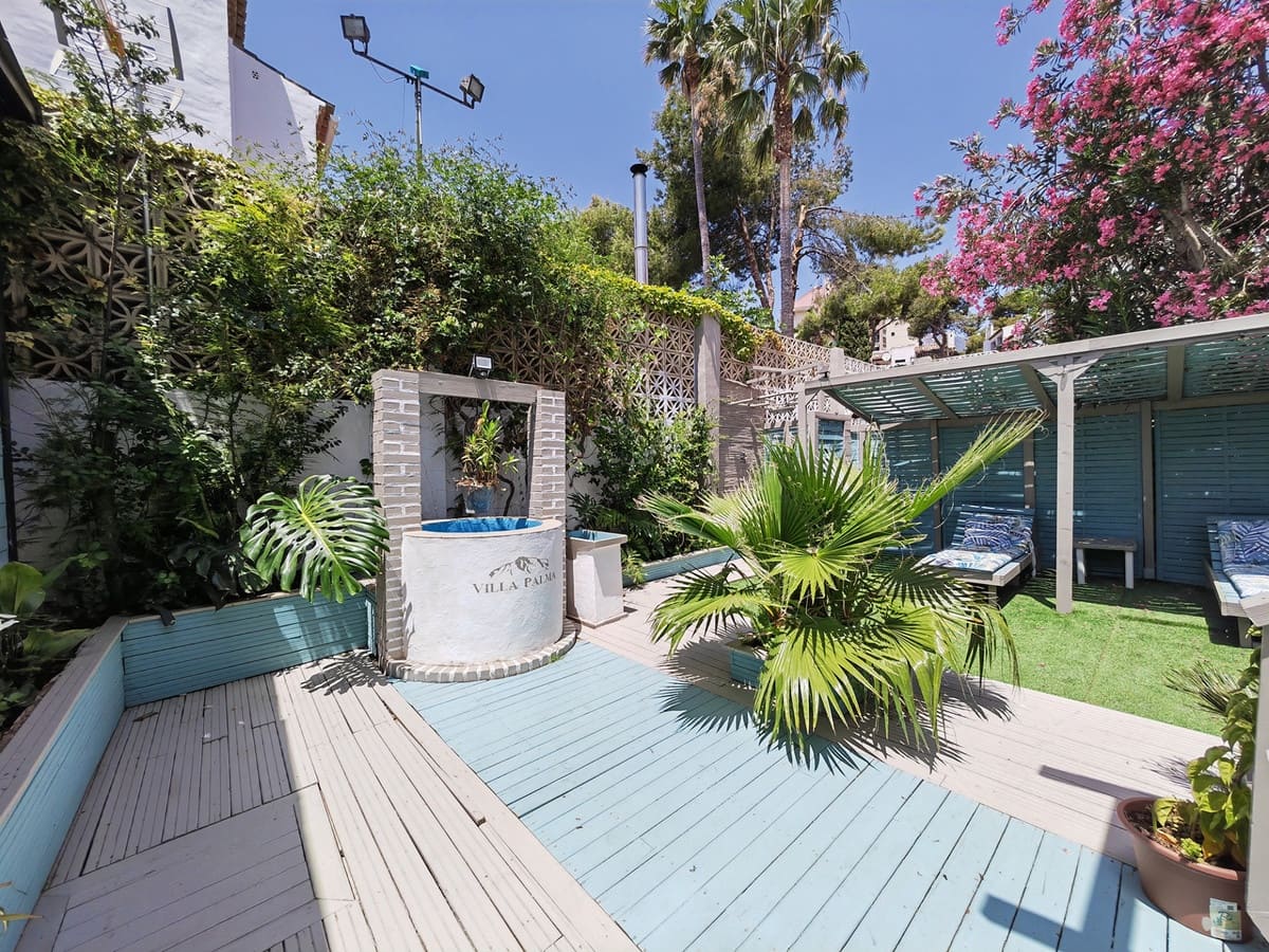 8 bedroom Villa for sale in Marbella - € 1,700,000 (Ref: 8305499)