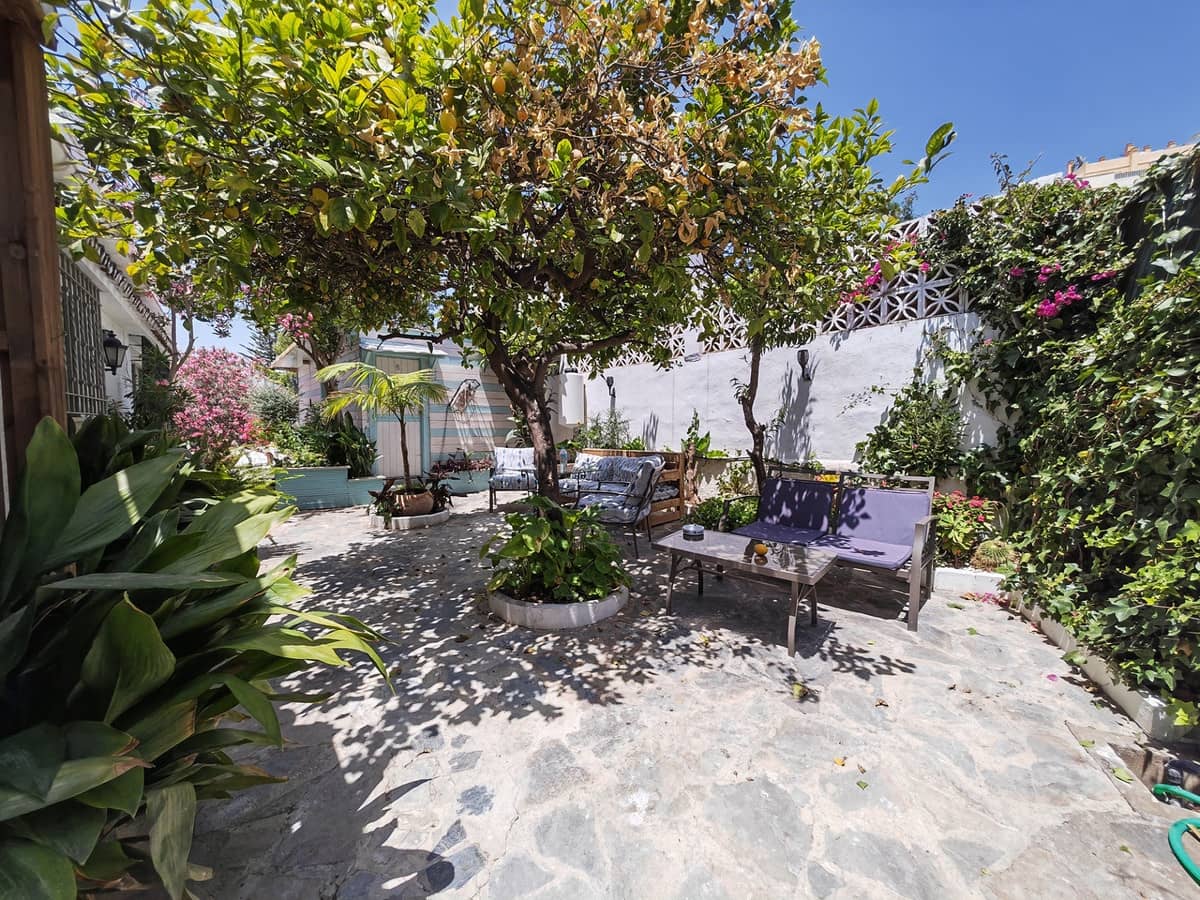 8 bedroom Villa for sale in Marbella - € 1,700,000 (Ref: 8305499)