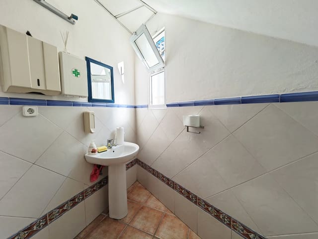 Kommersiell til salgs i Calahonda, Mijas - € 450 000 (Ref: 8421619)