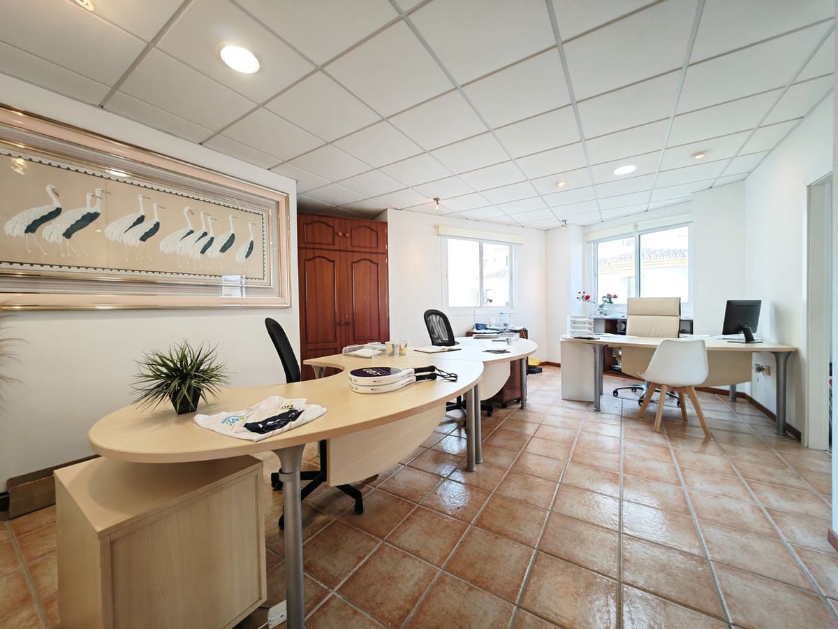 Kommersiell till salu i Calahonda - 450 000 € (Ref: 8421619)