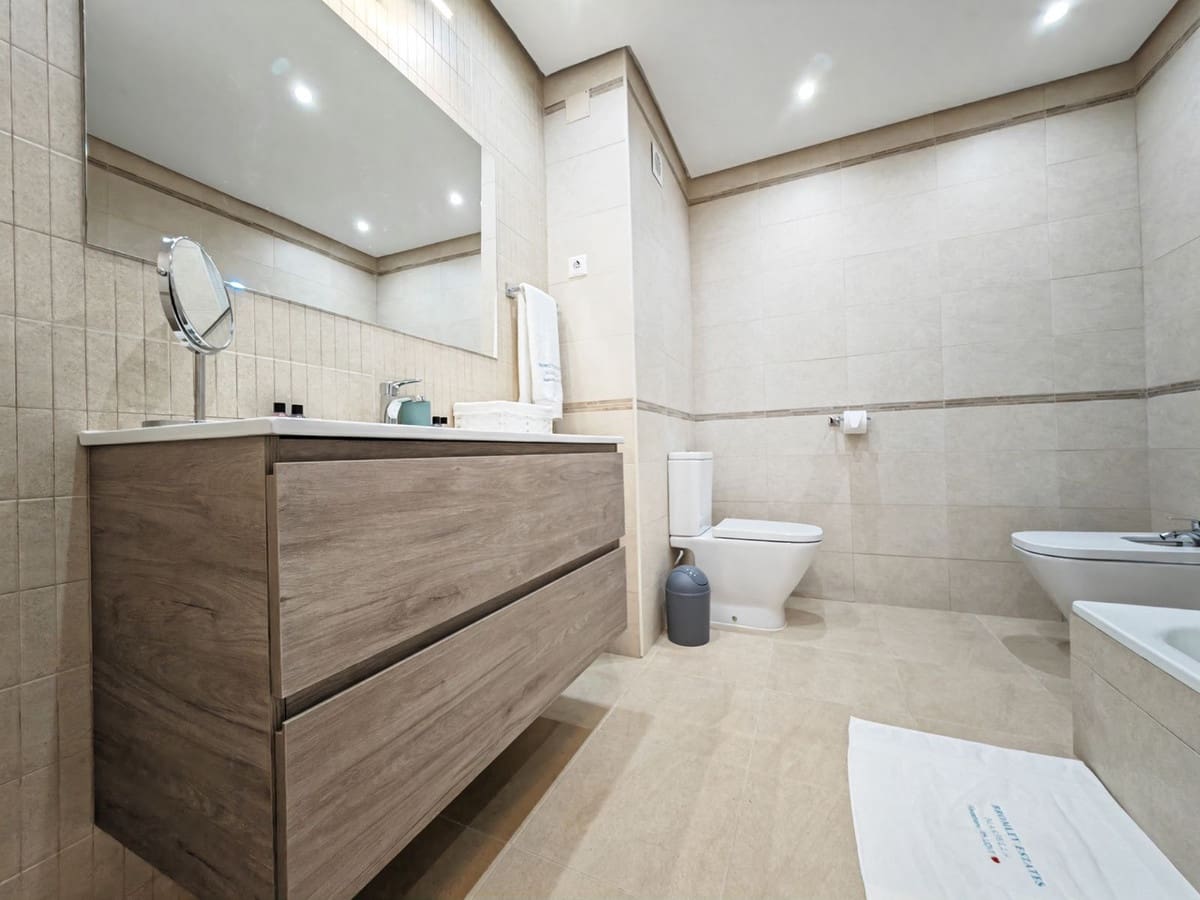 2 makuuhuone Huoneisto vuokrattavana paikassa Cabopino mukana uima-altaan - 2 500 € (Ref: 8488483)