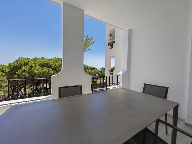 2 bedroom Apartment for rent in Cabopino, Marbella with pool - € 2,500 (Ref: 8488483)