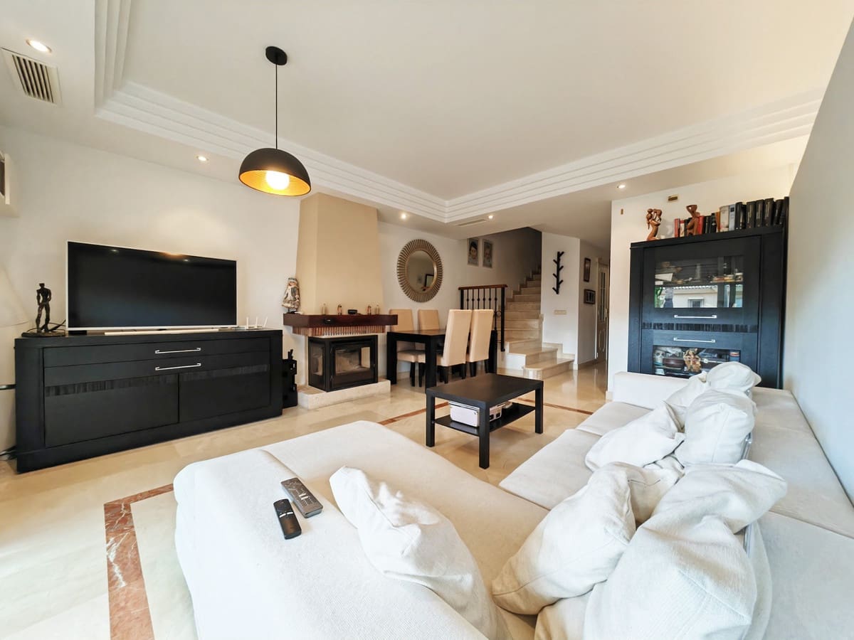 3 slaapkamer Huis te koop in Riviera del Sol met zwembad - € 539.000 (Ref: 8612975)