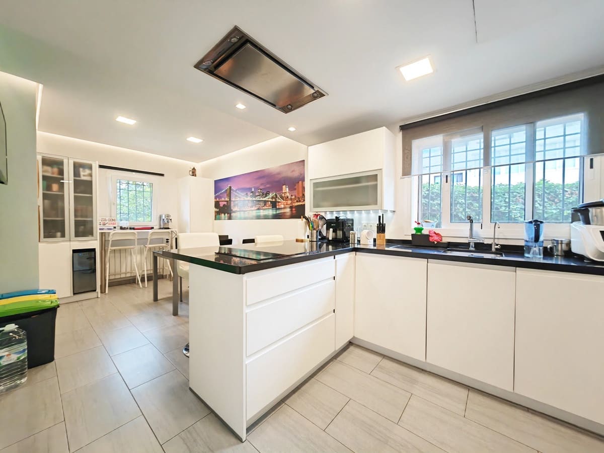 3 slaapkamer Huis te koop in Riviera del Sol met zwembad - € 539.000 (Ref: 8612975)