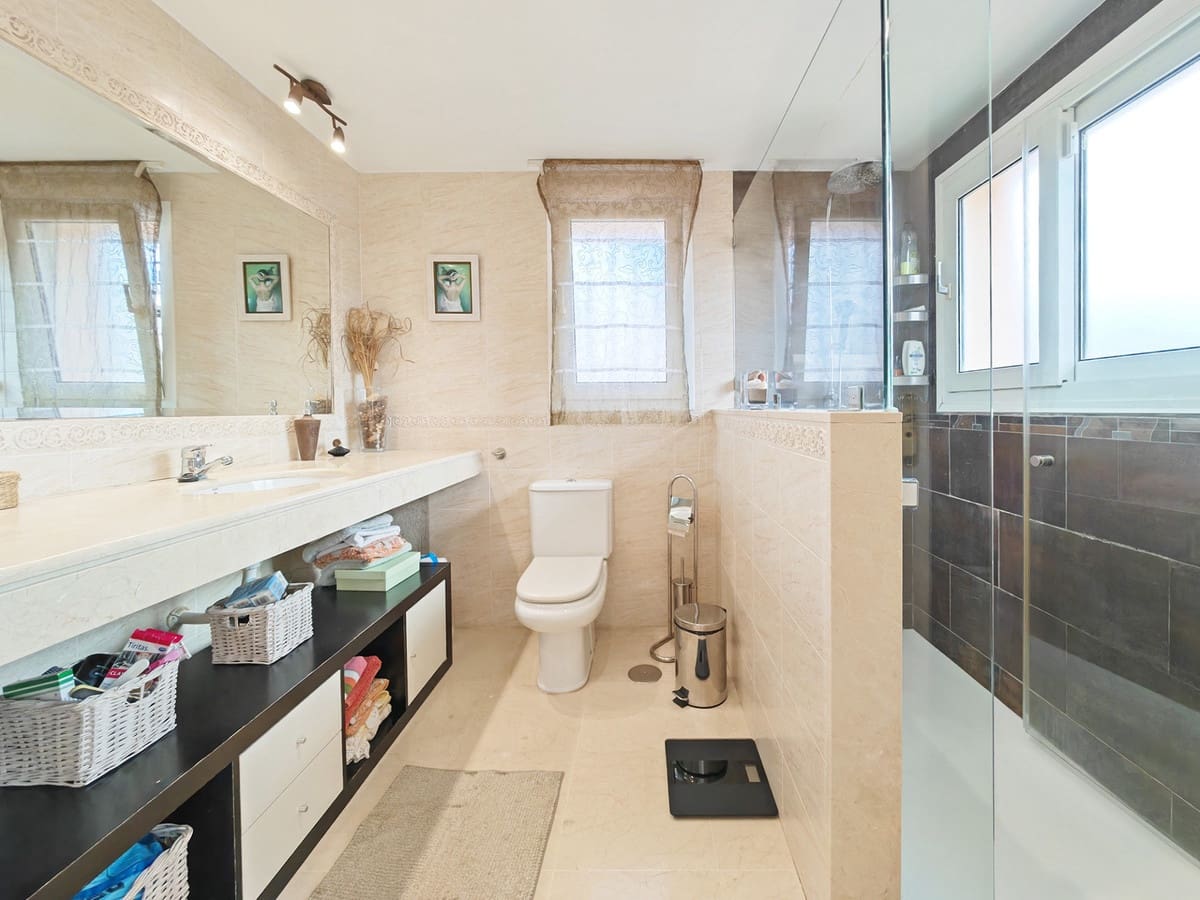 3 slaapkamer Huis te koop in Riviera del Sol met zwembad - € 539.000 (Ref: 8612975)