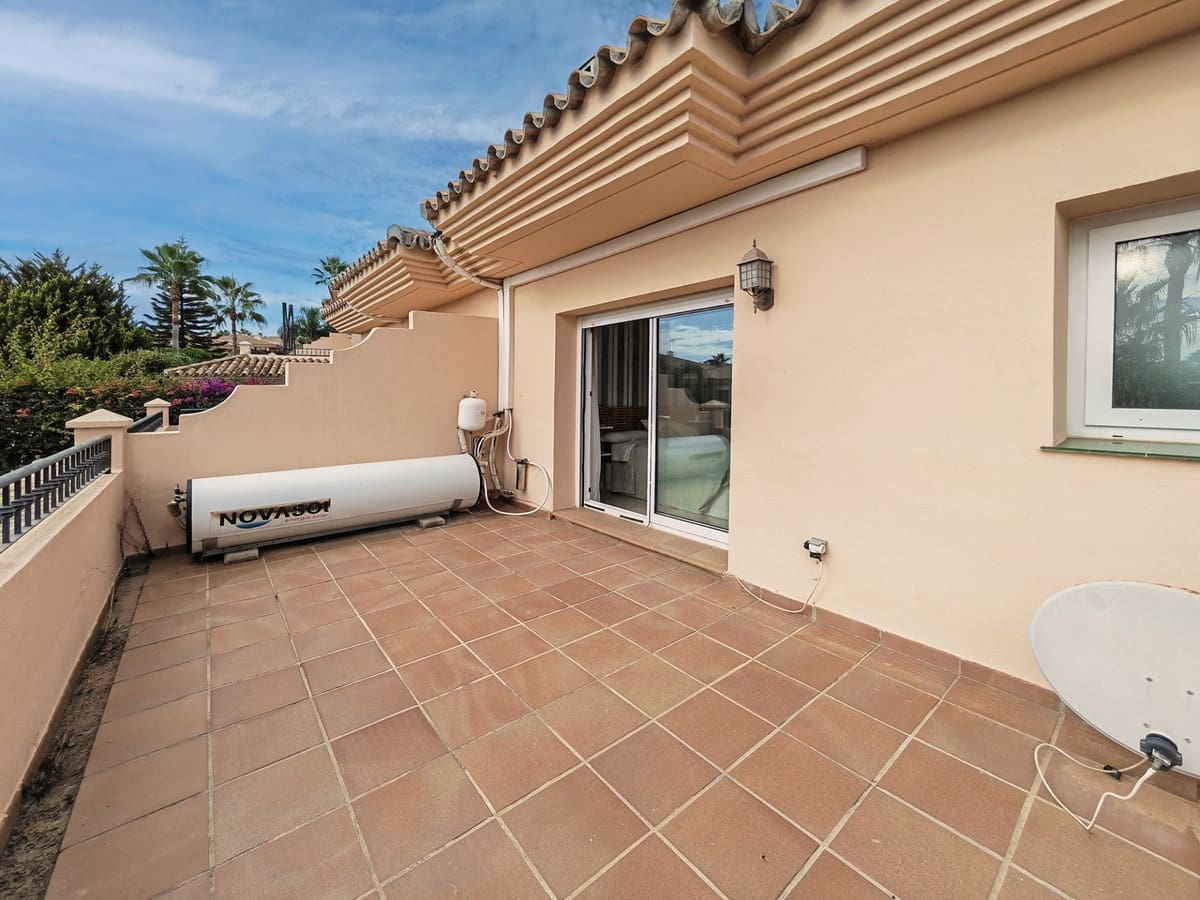 3 slaapkamer Huis te koop in Riviera del Sol met zwembad - € 539.000 (Ref: 8612975)