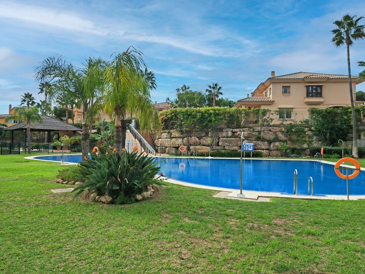 3 slaapkamer Huis te koop in Riviera del Sol met zwembad - € 539.000 (Ref: 8612975)