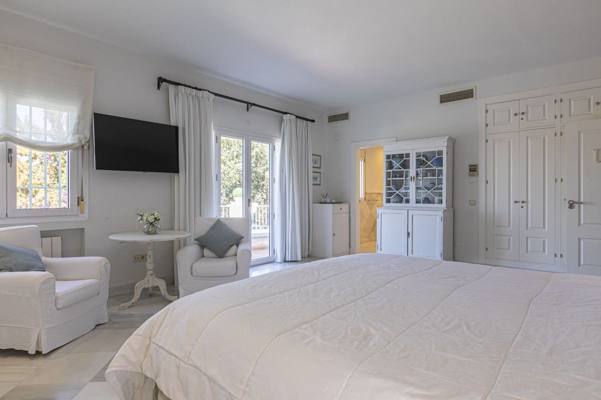 5 sypialnia Willa na sprzedaż w Elviria z basenem garażem - 2 290 000 € (Ref: 8620291)