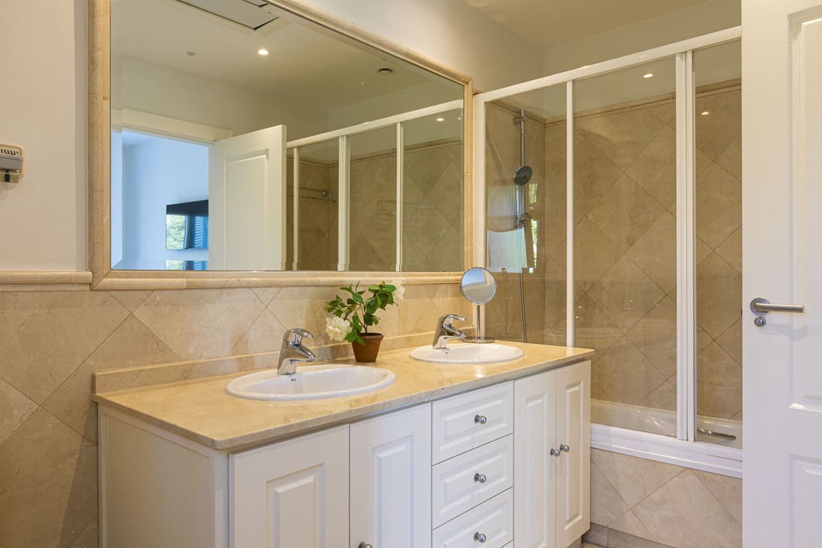 5 sypialnia Willa na sprzedaż w Elviria z basenem garażem - 2 290 000 € (Ref: 8620291)