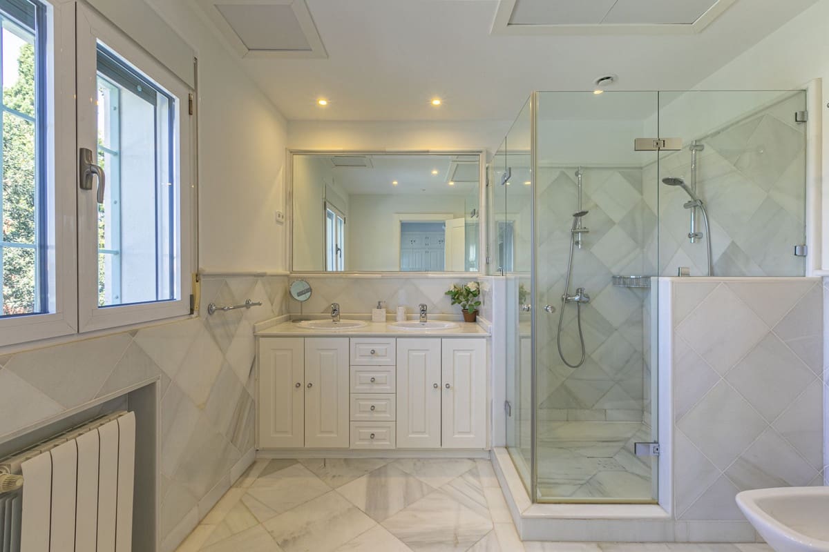 5 sypialnia Willa na sprzedaż w Elviria z basenem garażem - 2 290 000 € (Ref: 8620291)