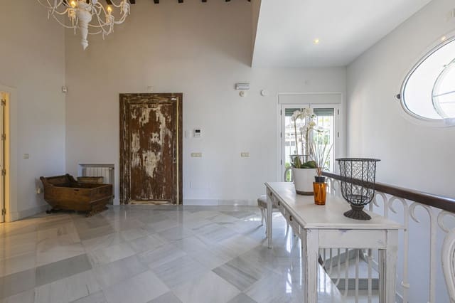 5 sypialnia Willa na sprzedaż w Elviria, Marbella z basenem garażem - 2 290 000 € (Ref: 8620291)