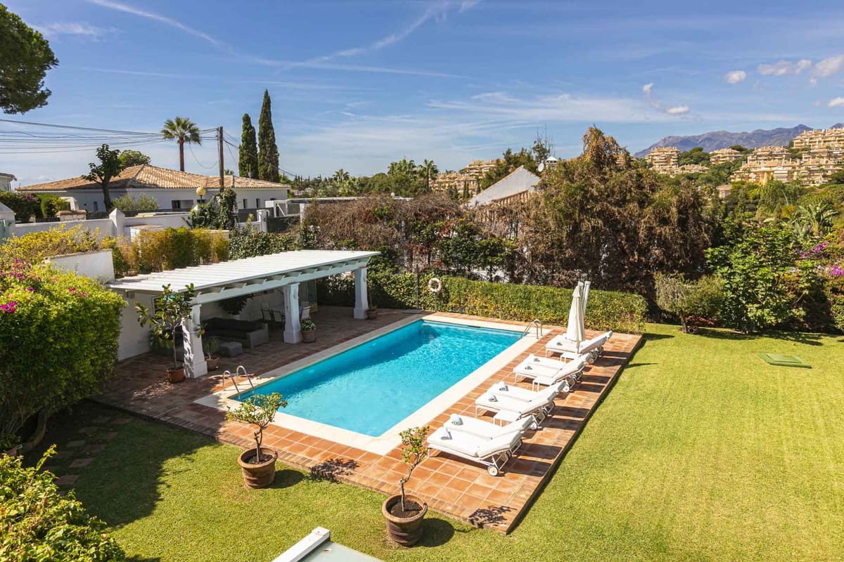 5 sypialnia Willa na sprzedaż w Elviria z basenem garażem - 2 290 000 € (Ref: 8620291)