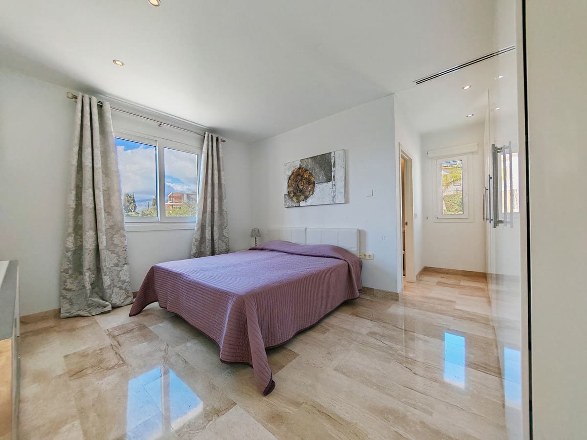 6 soverom Villa til salgs i El Rosario med svømmebasseng garasje - € 2 285 000 (Ref: 8641200)