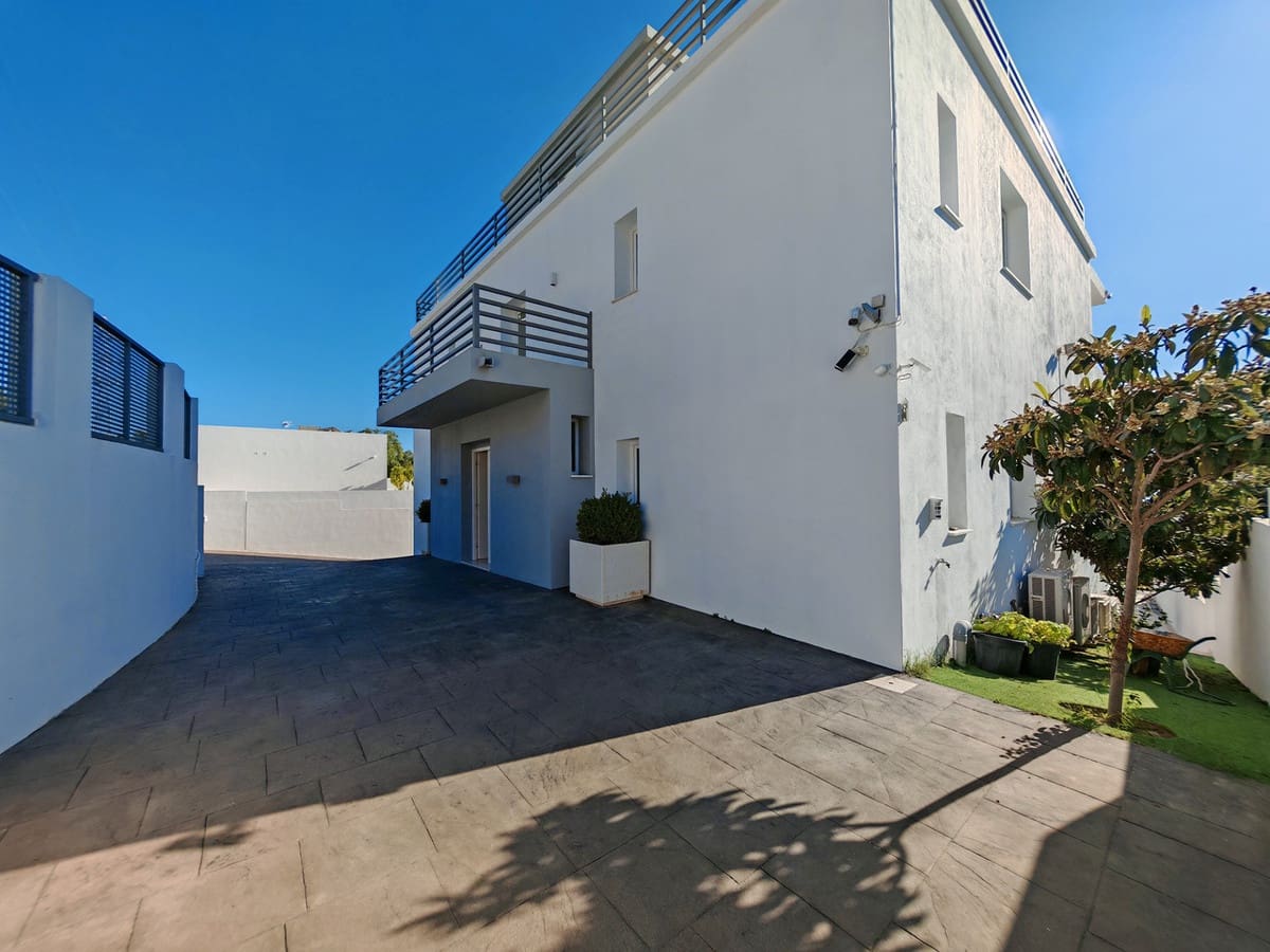 6 soverom Villa til salgs i El Rosario med svømmebasseng garasje - € 2 285 000 (Ref: 8641200)