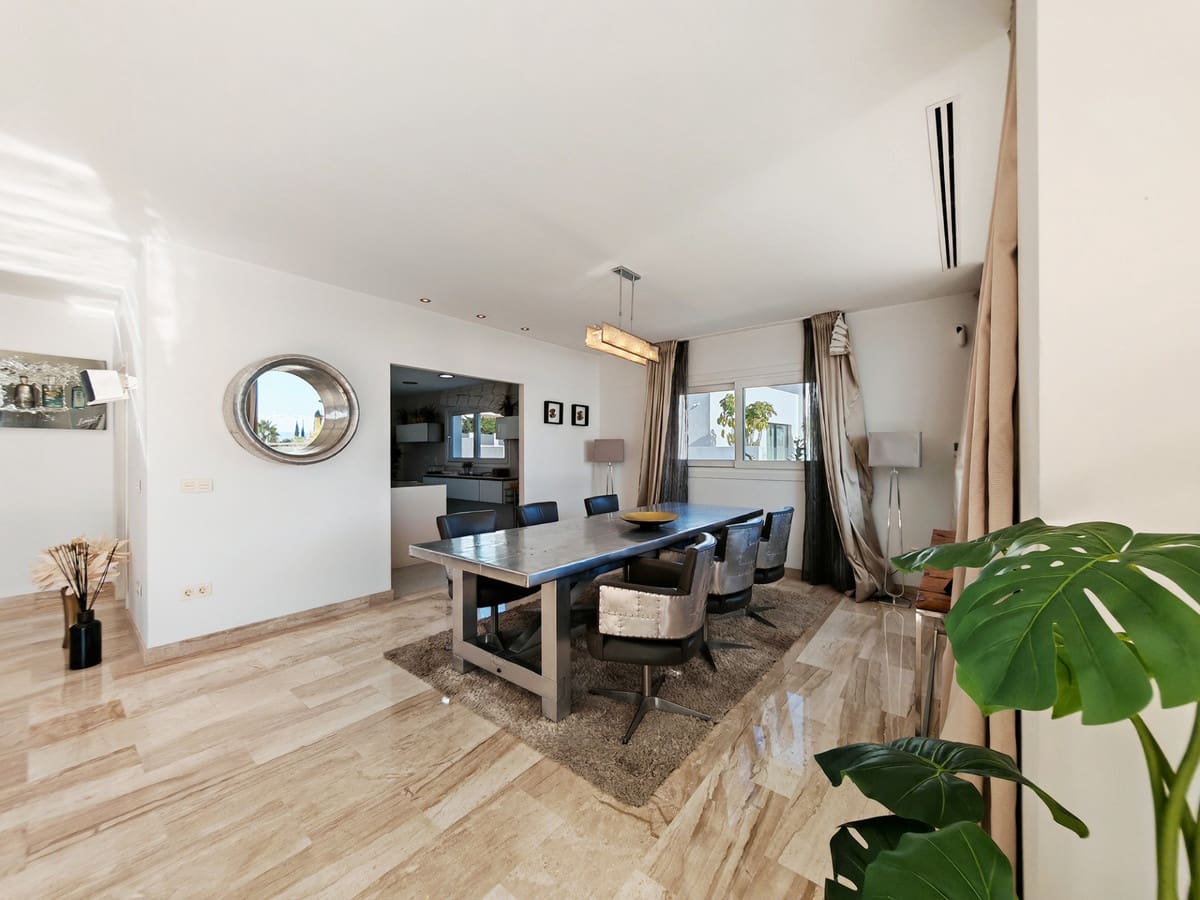 6 bedroom Villa for sale in El Rosario with pool garage - € 2,285,000 (Ref: 8641200)