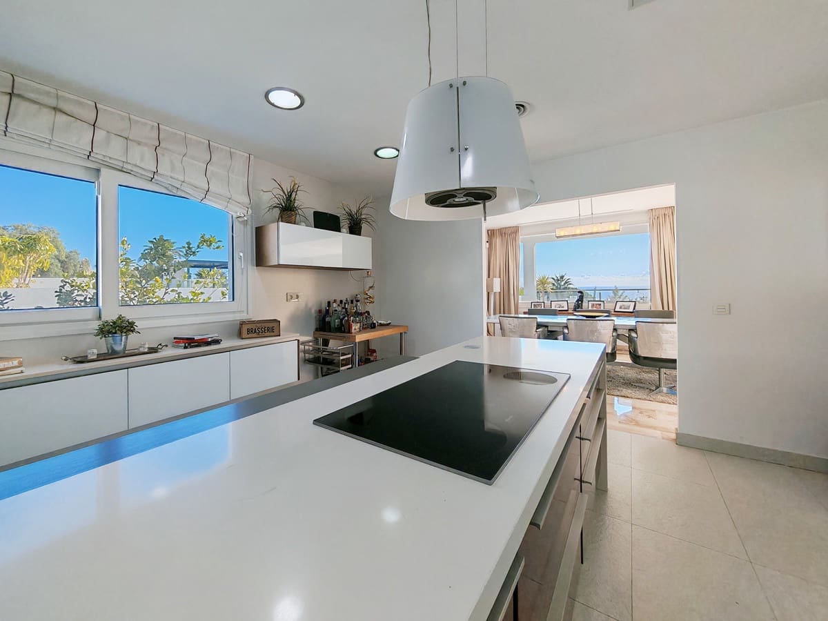 6 bedroom Villa for sale in El Rosario with pool garage - € 2,285,000 (Ref: 8641200)