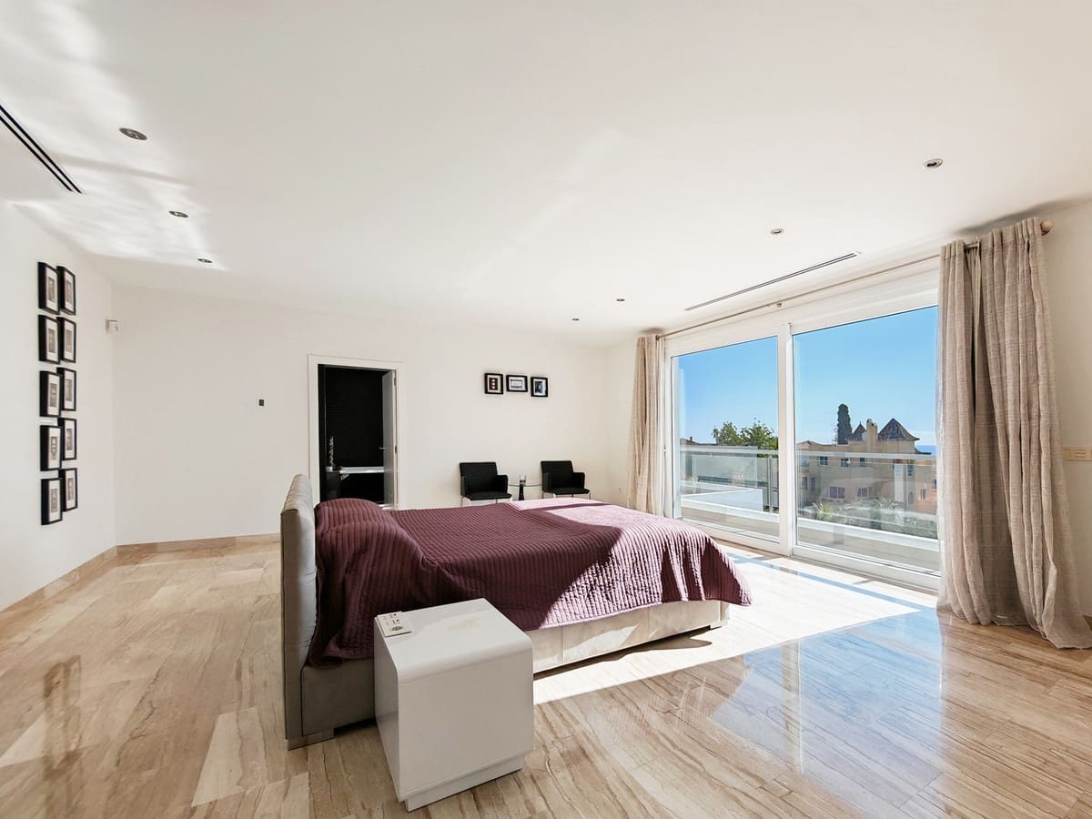 6 bedroom Villa for sale in El Rosario with pool garage - € 2,285,000 (Ref: 8641200)