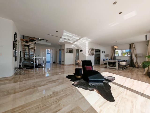 6 soverom Villa til salgs i El Rosario, Marbella med svømmebasseng garasje - € 2 285 000 (Ref: 8641200)