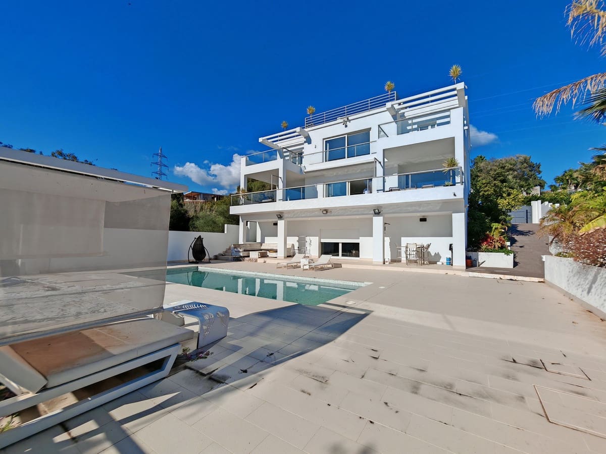 6 bedroom Villa for sale in El Rosario with pool garage - € 2,285,000 (Ref: 8641200)