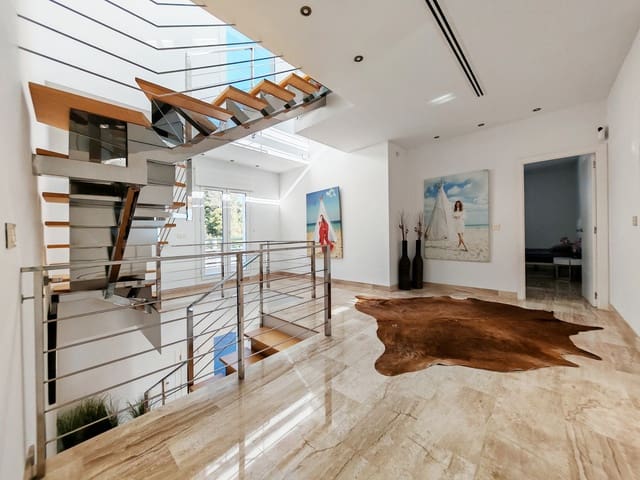 6 soverom Villa til salgs i El Rosario, Marbella med svømmebasseng garasje - € 2 285 000 (Ref: 8641200)