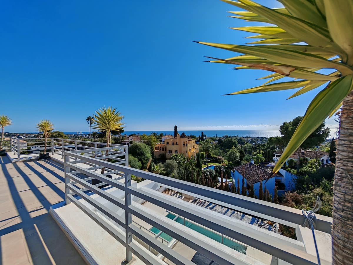 6 bedroom Villa for sale in El Rosario with pool garage - € 2,285,000 (Ref: 8641200)