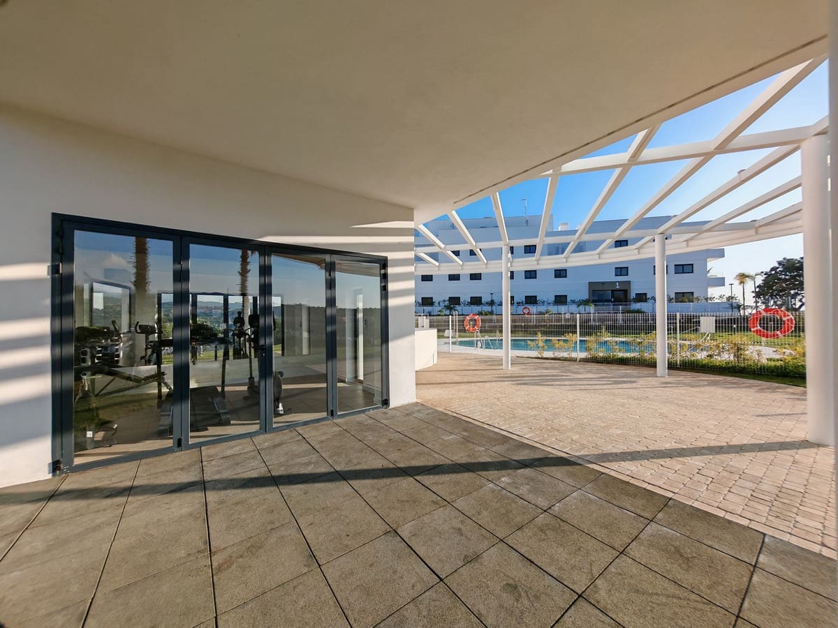 2 Zimmer Apartment zu verkaufen in Estepona mit Pool Garage - 450.000 € (Ref: 8655045)