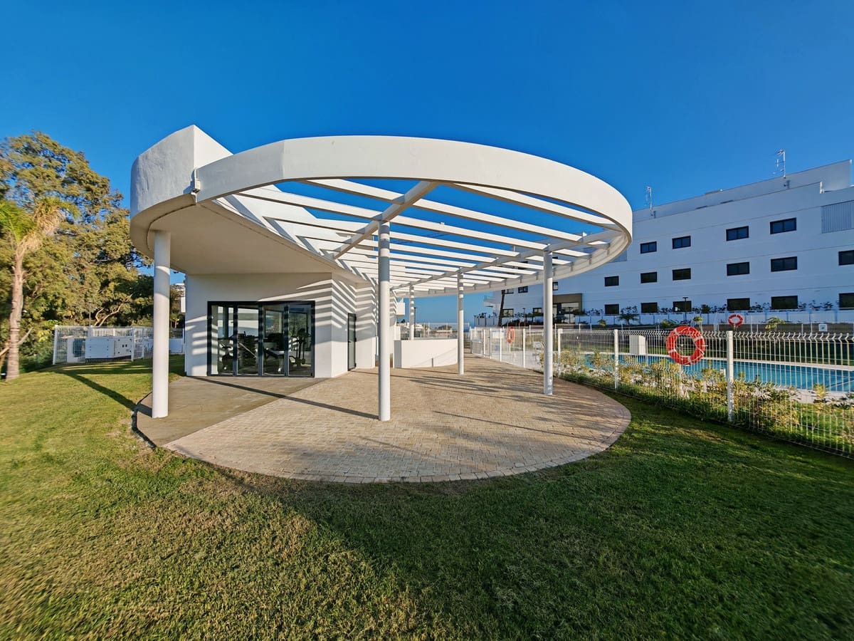 2 Zimmer Apartment zu verkaufen in Estepona mit Pool Garage - 450.000 € (Ref: 8655045)