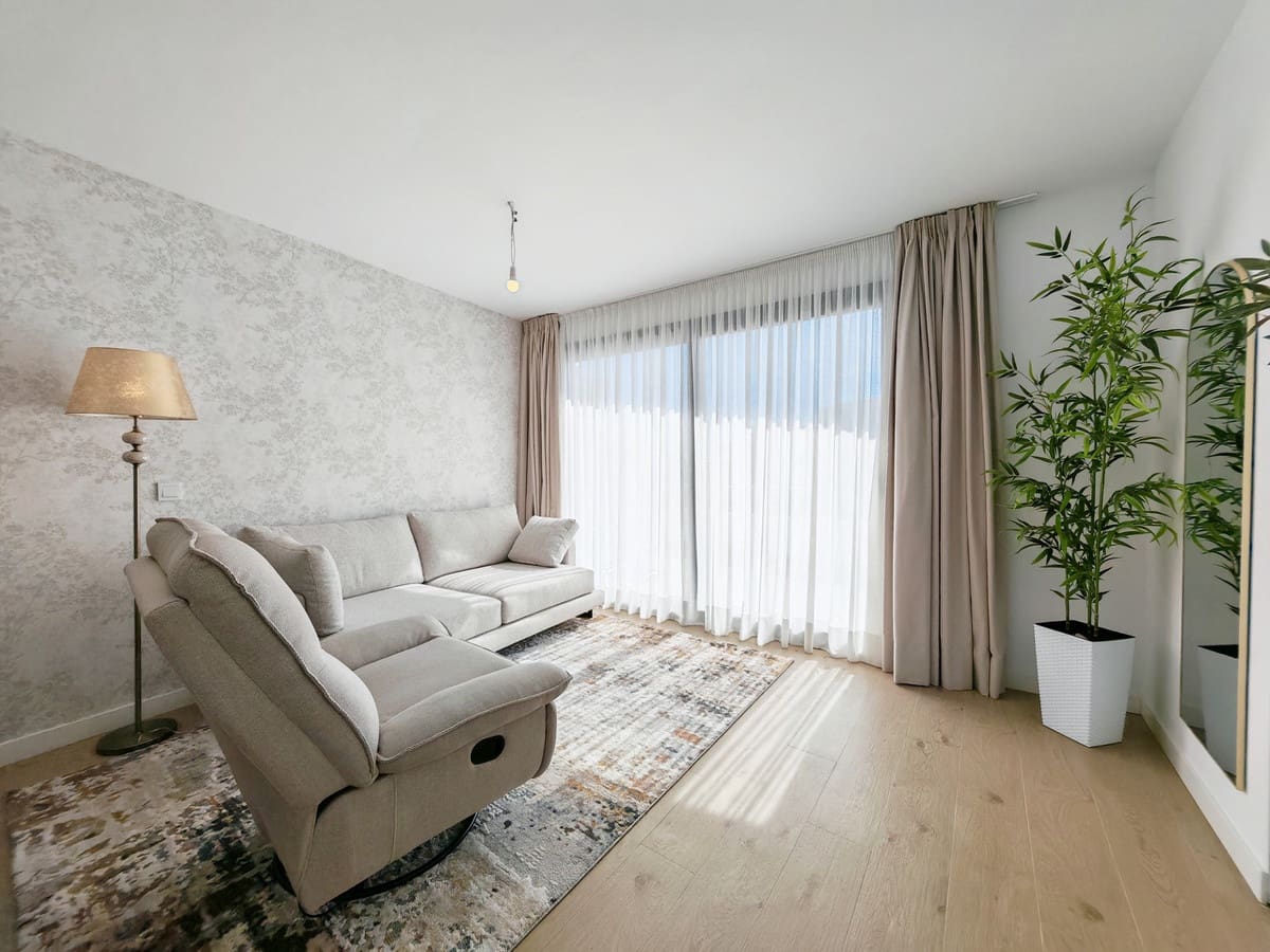 2 bedroom Apartment for sale in Estepona with pool garage - € 450,000 (Ref: 8655045)