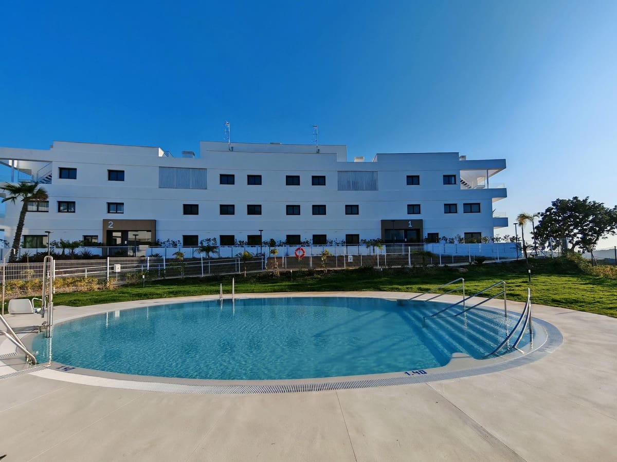 2 quarto Apartamento para venda em Estepona com piscina garagem - 450 000 € (Ref: 8655045)