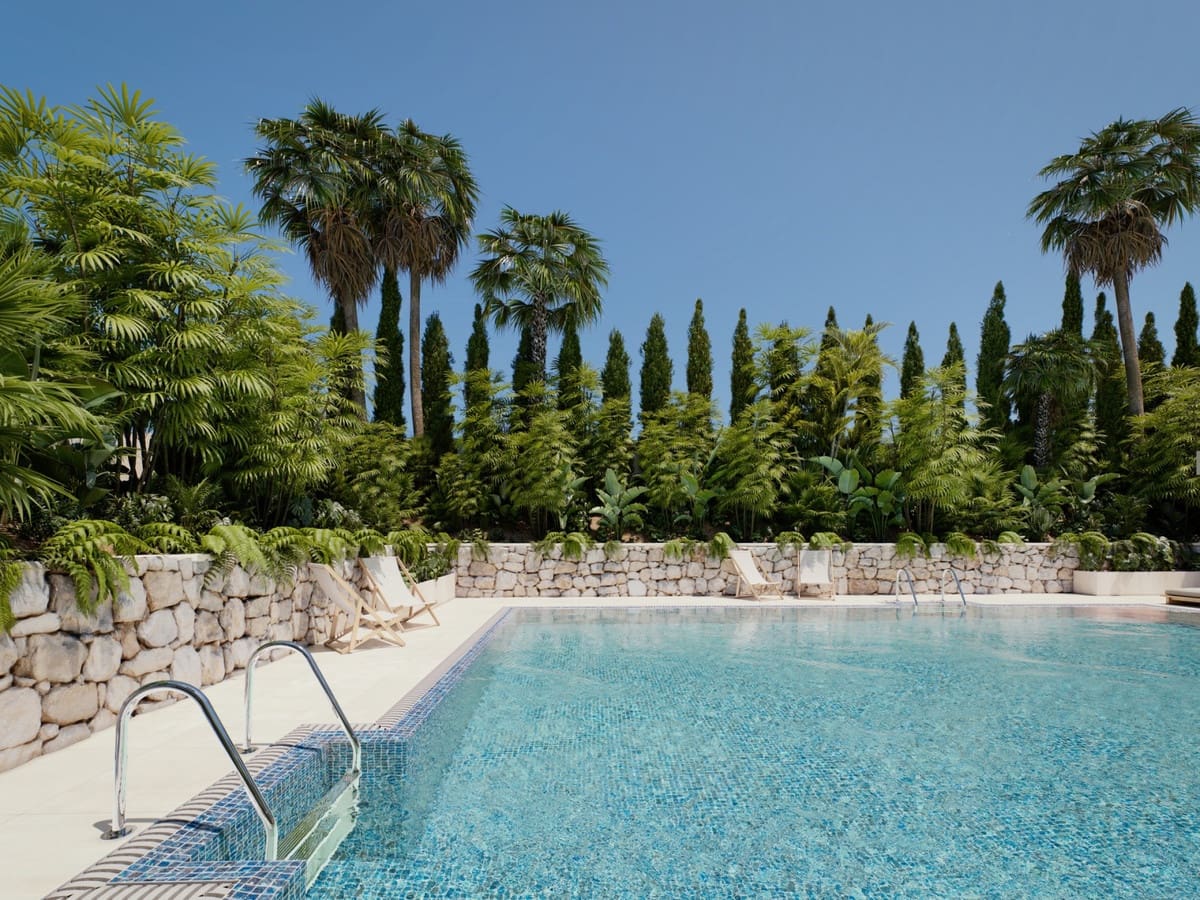 2 bedroom Apartment for sale in Estepona with pool garage - € 570,000 (Ref: 8714849)