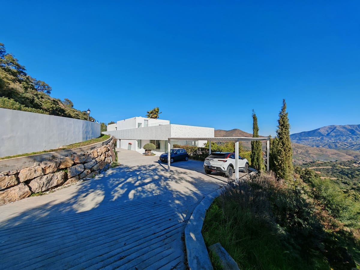 6 slaapkamer Villa te koop in La Mairena met zwembad - € 3.500.000 (Ref: 8752515)