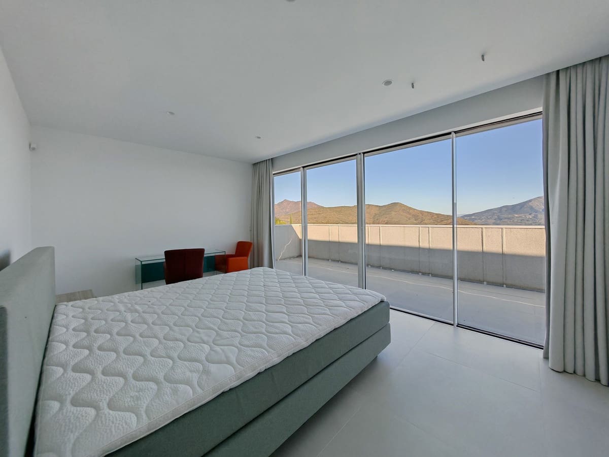 Chalet de 6 habitaciones en La Mairena en venta con piscina - 3.500.000 € (Ref: 8752515)