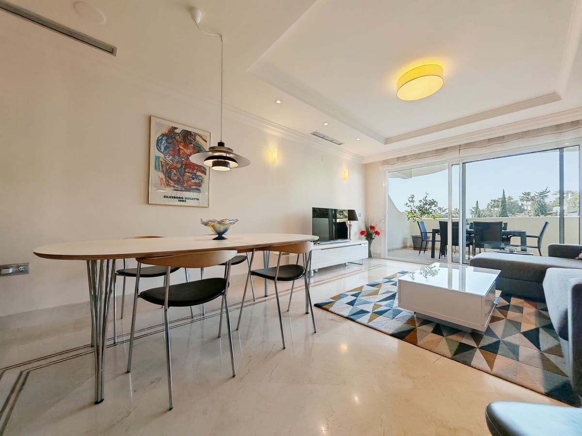 2 bedroom Apartment for sale in Nueva Andalucia with pool garage - € 560,000 (Ref: 8836822)