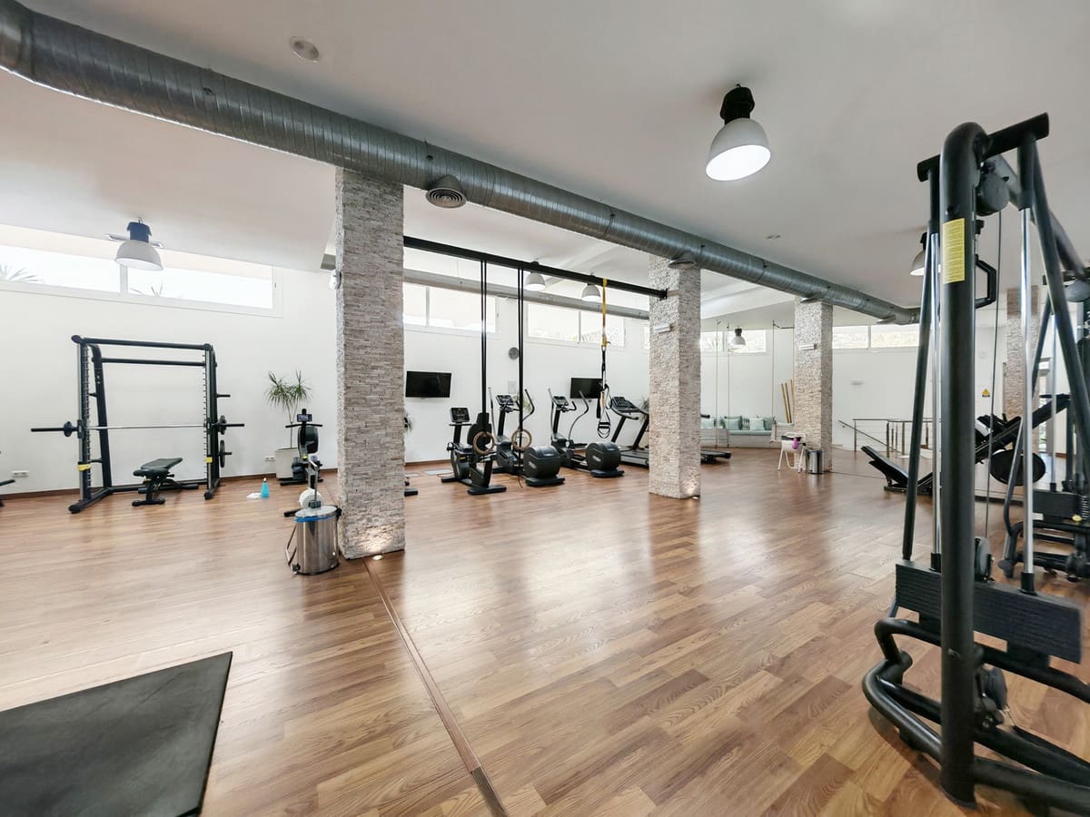 2 makuuhuone Huoneisto myytävänä paikassa Nueva Andalucia mukana uima-altaan 
autotalli - 535 000 € (Ref: 8836822)