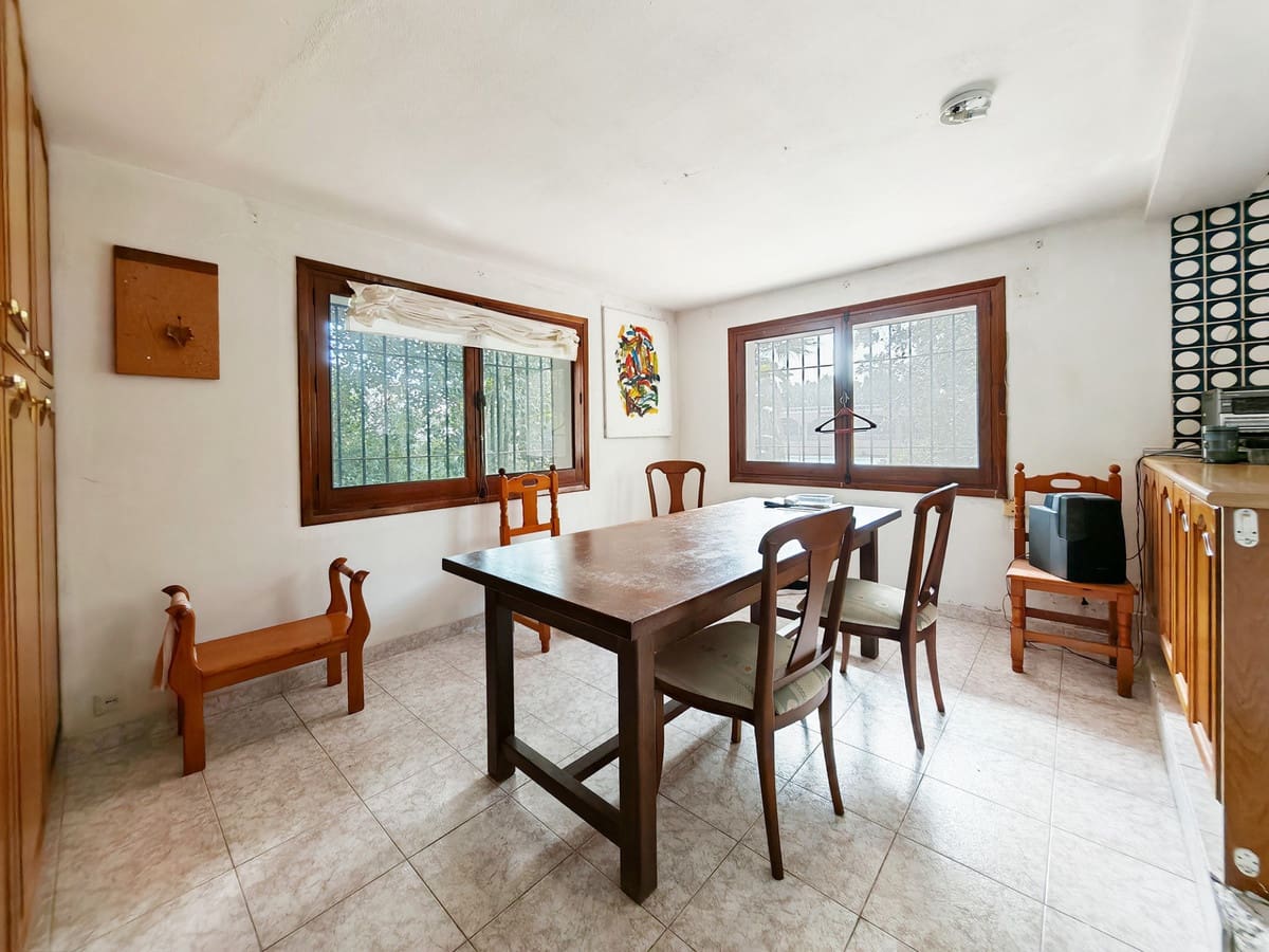 5 bedroom Villa for sale in Marbella with pool - € 1,975,000 (Ref: 8843590)