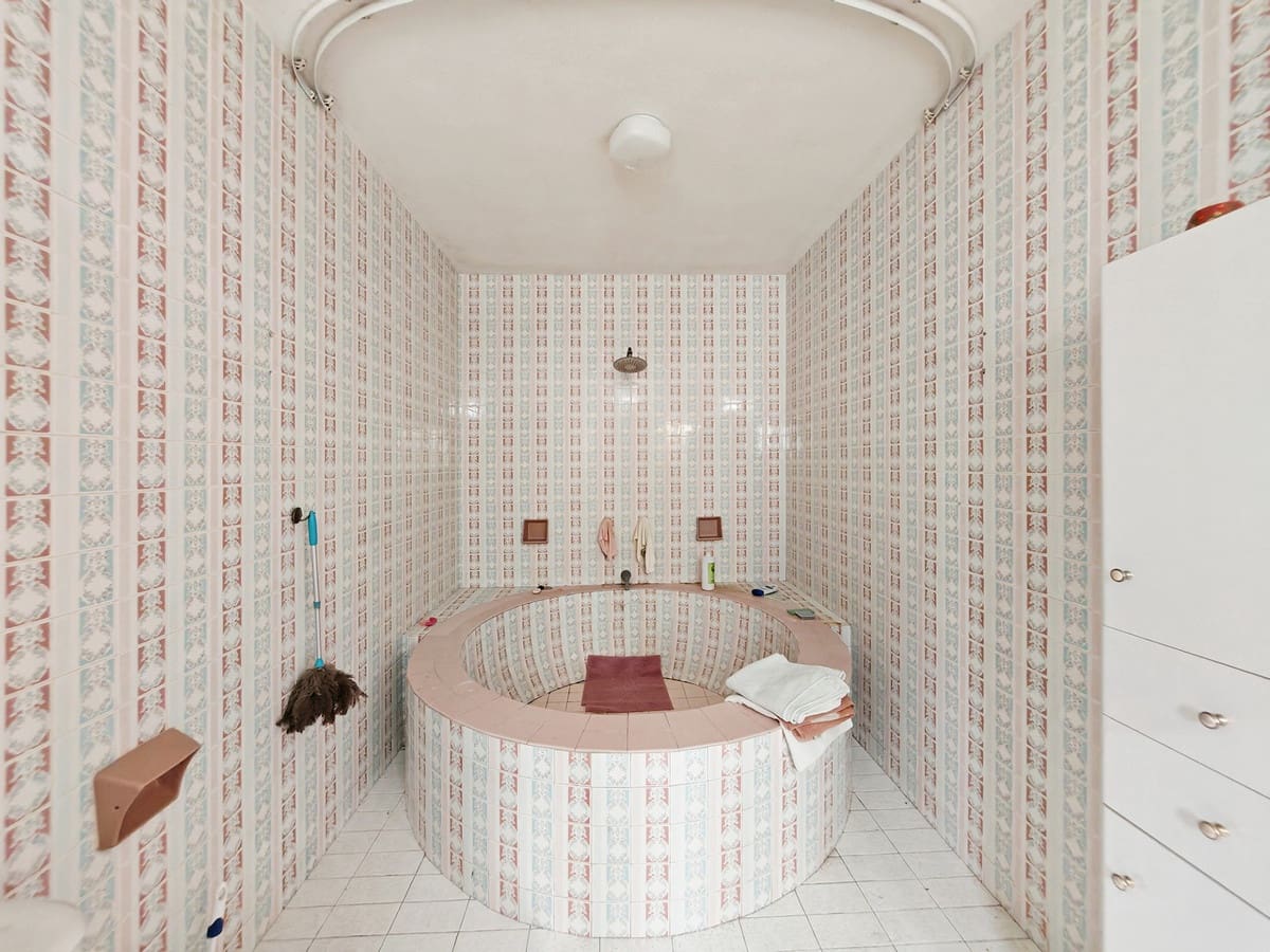 5 bedroom Villa for sale in Marbella with pool - € 1,975,000 (Ref: 8843590)