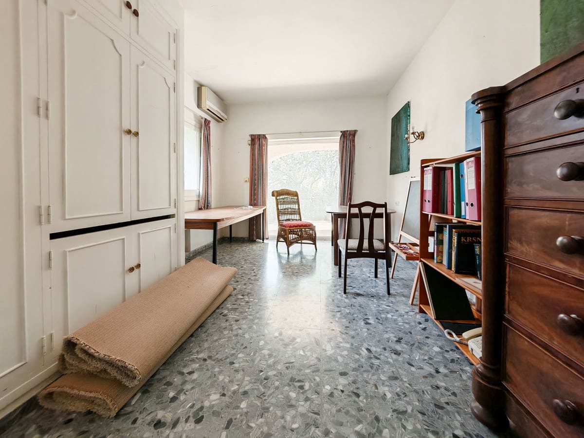 5 bedroom Villa for sale in Marbella with pool - € 1,975,000 (Ref: 8843590)