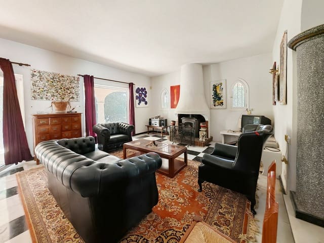 5 slaapkamer Villa te koop in Marbella met zwembad - € 1.975.000 (Ref: 8843590)