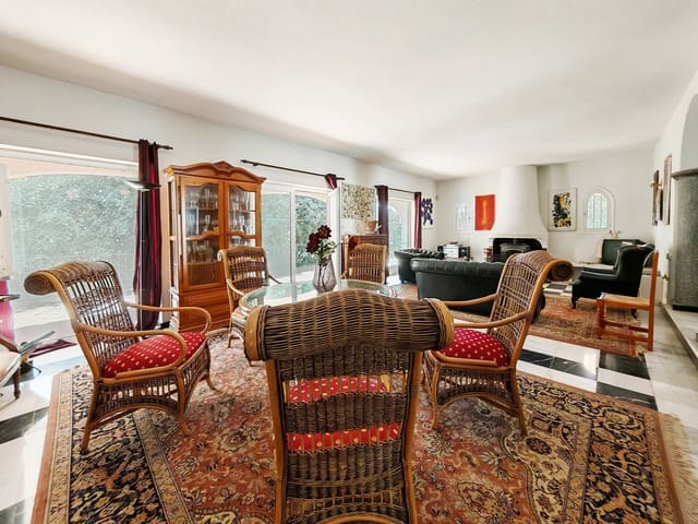 5 slaapkamer Villa te koop in Marbella met zwembad - € 1.975.000 (Ref: 8843590)