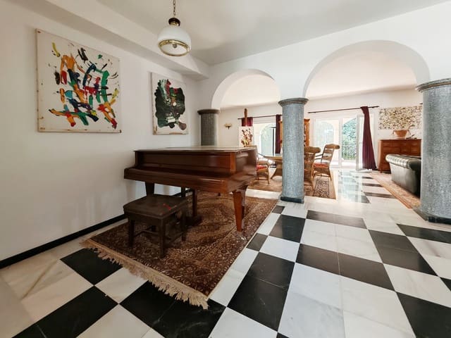 5 soveværelse Villa til salg i Marbella med swimmingpool - € 1.975.000 (Ref: 8843590)